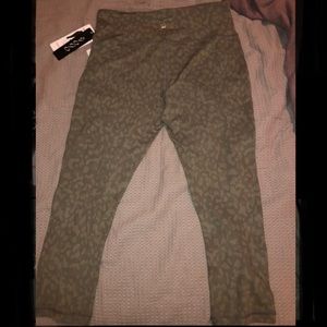 Vogo Athletica Capri Leggings